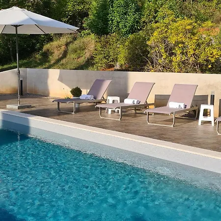 Stunning In * Lovran